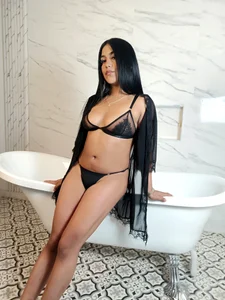 Sophie_Collins_ MISCHIEF IN THE BATHTUB 사진 4