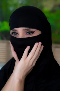 rawiya You like how I look Bilde 3