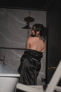 Lila_Desiree Getting ready for a delicious bath slika 3