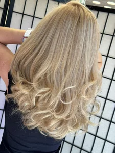 Angelina33 Curls Pic