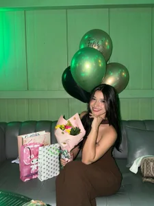 MartinnaGreco sexy birthday girl 🌸🌸 รูป  2