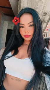 ElectraCurly Public Pic 4