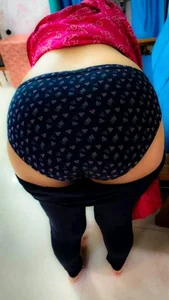 Hot_bhabhi200 Public Pic 4