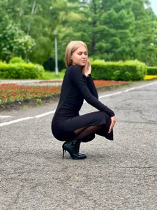 Ella-Ley Public Pic 4