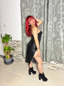 Melannytaylorのhappy new year love 🍷🎀の 3枚の写真