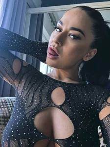 KimVixen Brunette Temptation❤️‍🔥  3. fénykép