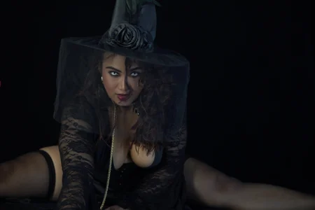 veronica_b07 Naughty Witch: Sinfully Tempting Bilde 4