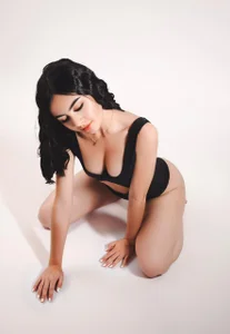 IslaCole Hello, I am Isla 🖤 Gambar 5