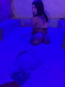 MakkiAndJimmyy Jacuzzy  3টি ছবি