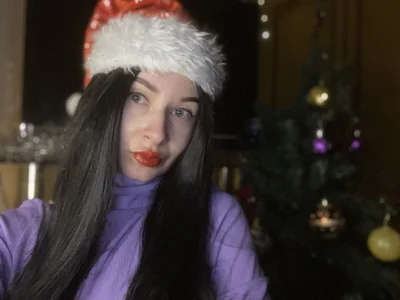 Starry_Siren: Merry Christmas! 🌲☃️🧑🏻‍🎄✨ ( 2 фото)