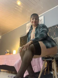 clara_heat Just passing by… leaving a mark 💋 圖片 3