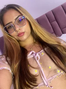 MikaelaStone Enjoy my face Pic 3