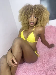 katriona_san SEXY YELLOW Pic 4