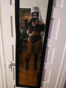 VenezuelaLuxeNoir Im still here..xo Pic 4