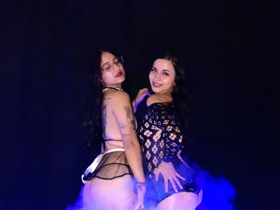 SarayANDsara we are horny slika 2