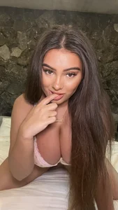 yoursluttysecret Public slika 2