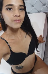 AmelieLaurentC Hey you… I’m already live and glowing for you ✨ Come see what I’m wearing… or maybe help me take it slika