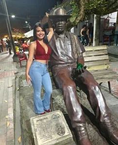 Carlys01 Public Pic 2