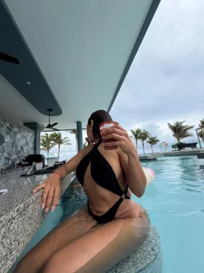 KatieBoison Pool day Foto 4