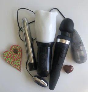 hotdadbod Ask about all my toys! I have lots of different ones for my private shows ;) Pic