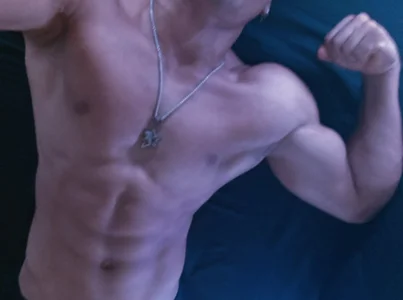 Tyler_Gold23 Public Foto 2