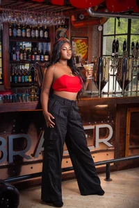 Noa_Adams 𝐀 𝐃𝐑𝐈𝐍𝐊 𝐓𝐎𝐆𝐄𝐓𝐇𝐄𝐑?🍸 Pic 2