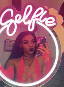 XXX-DreaBanks-XXX Public Pic 7