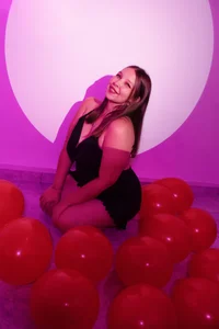 🥰 Warning: this birthday girl is not touched… she is desired 😏🎂 de LEYNABRAUN  4 photos