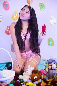 ISABELA_TAY Easter🐰🥕 টি ছবি