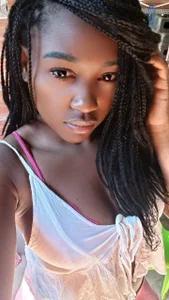 elowen_collins Public Pic 2