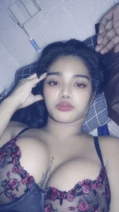 AsianTsCumSwallowのNICOLE SEXY ♥️❤️の 2枚の写真