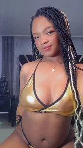 mychell_ch kullanıcısının 🖤💋🌞 albümü -  4 fotoğraf