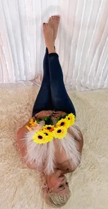 Lucy_Milf_68 flowers Pic 2