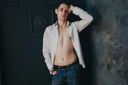 Vinsent_Frantlyy First photos in the studio  3টি ছবি