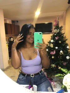 Cynthiaa_Hot_ Public Pic