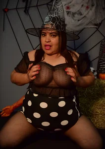 Karla_hilton1 halloween Pic