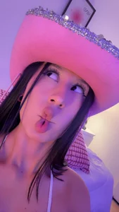 Your favorite cowgirl! ⭐️ de Valen_ross_  2 Imagens