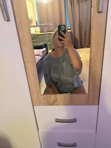 sanyasexi Public  9টি ছবি
