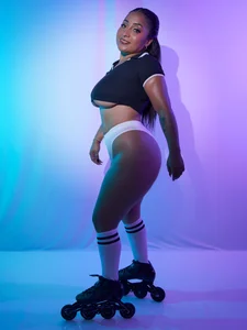 KateVenegas Skating Temptations Immagine  4