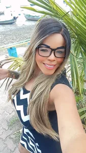 IsabellaEstrela black and white dress was good and hot Bilde