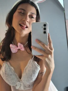 Cloe_Black Play with this bunny Bilde