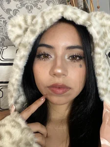 Vania de romy_room  2 photos