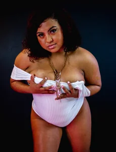 ivy_roosx outdoor Pic 6