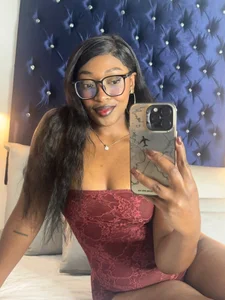 YallianaBrooks: I can be sweet... or quite the opposite 😈 ( 4 фото)