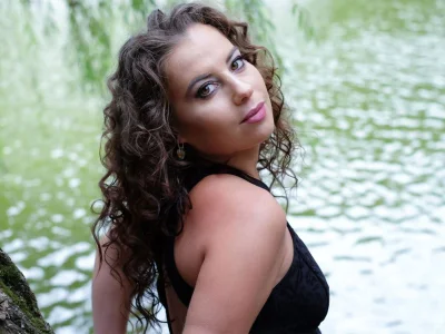 PetiteAlyssa In nature Pic 3