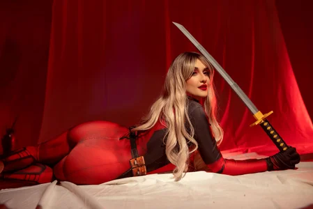 Flor_delunaa Ladypool Pic 2