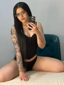 alicia_bond Hello Pic 4