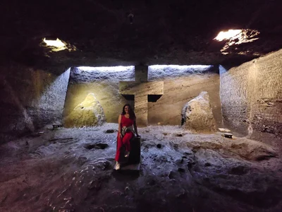 eva_rosse69 In a new adventure in my beautiful country😍🛕🛣️ Pic 5