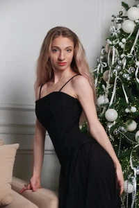 Emilly_Hart Festive Emilly Gambar 3