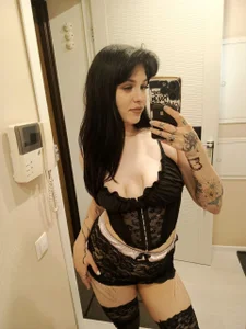 _Alison__のForbidden Glowの 9枚の写真